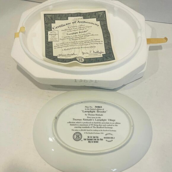 Thomas Kinkade Lamplight Village "Lamplight Brooke" Oval Collector’s NEW 11804A - Picture 2 of 7